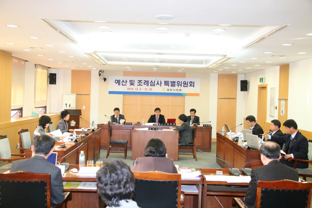 '제167회 과천시의회 제2차 정례회(예산 및 조례심사 특별위원회)' 게시글의 사진(1) '의원초청토론회 122.jpg'