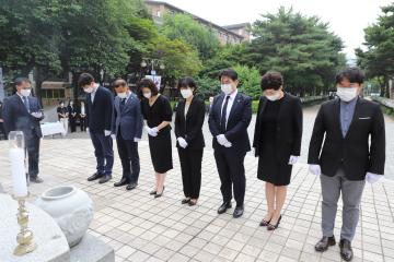 제8대 후반기 과천시의회 현충탑 참배 