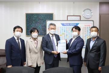 3기신도시 및 과천청사 유휴지 관련 의견서 전달 국회 방문