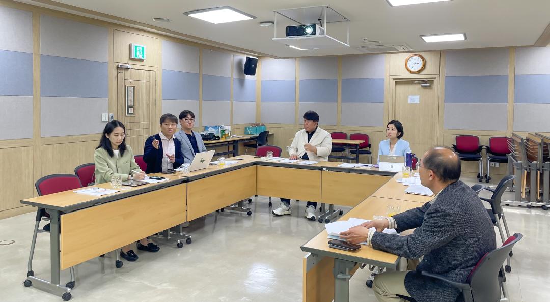'[보도자료] 과천시의회 박주리 의원, 근골격계 건강증진 정책간담회 개최' 게시글의 사진(3) '과천시의회 박주리 의원, 근골격계 건강증진 정책간담회 개최 (2).jpg'